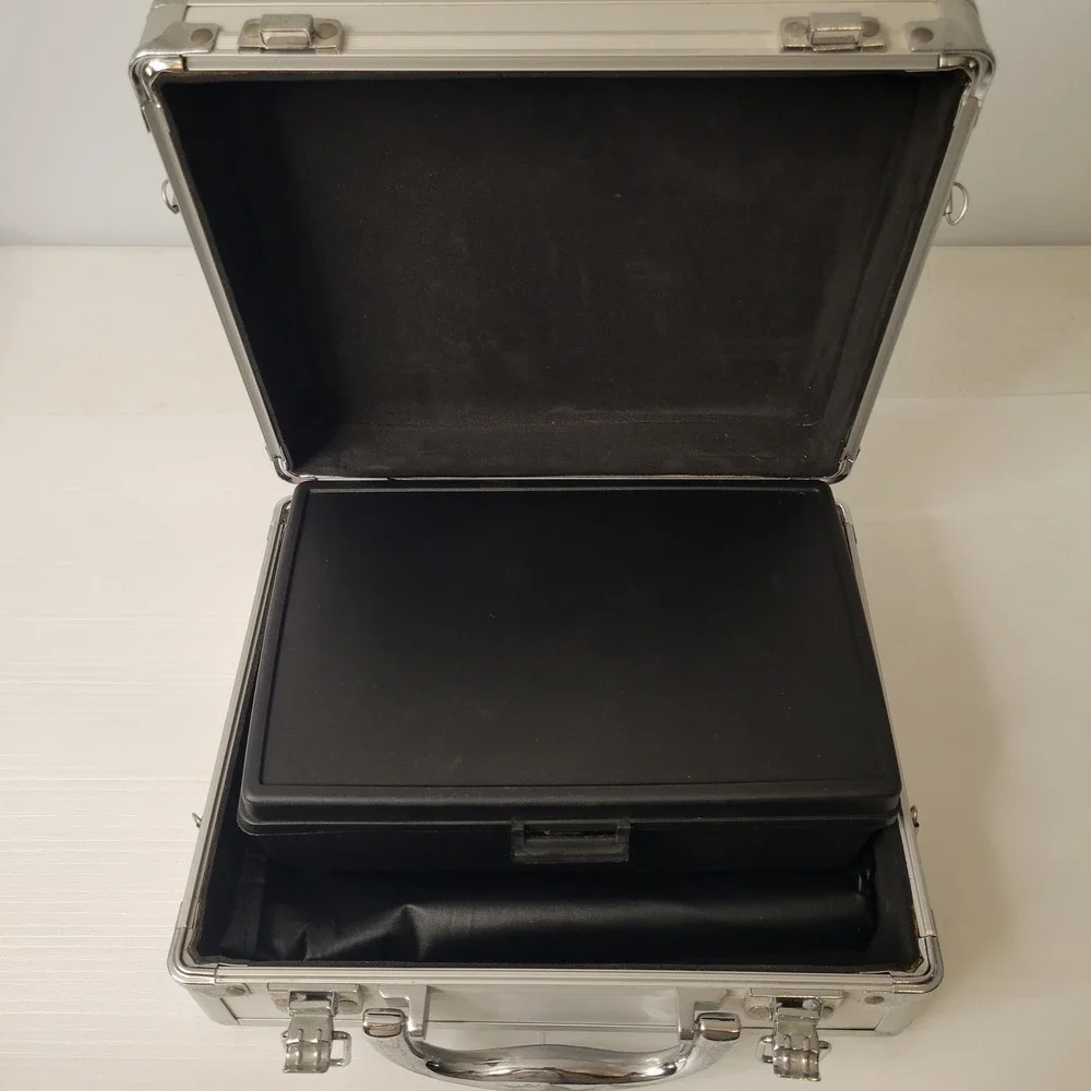 Wahl Haircutting Kit Men Silver Aluminum Hardshell Case Adjustable Clipper Set